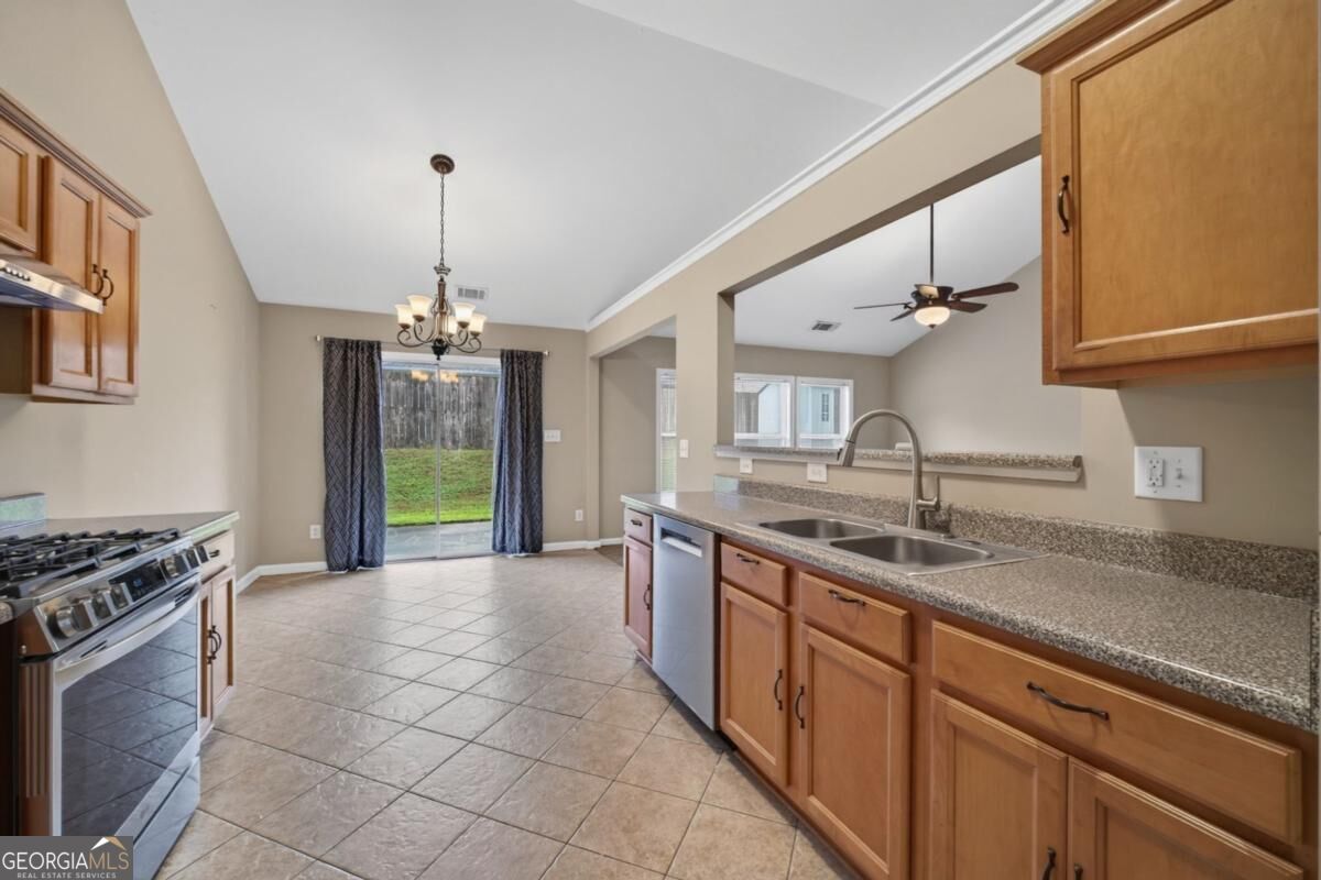 2463 Walnut Tree Lane Property Photo 8