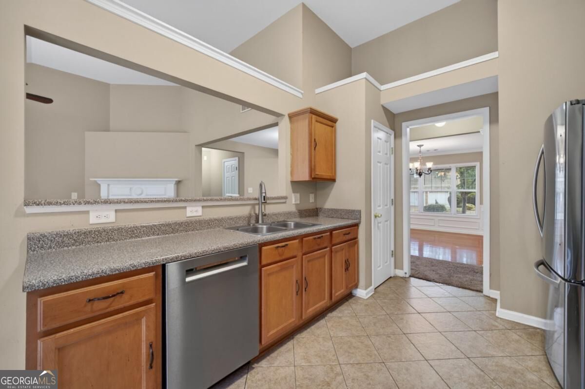 2463 Walnut Tree Lane Property Photo 13