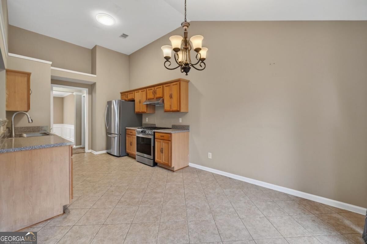 2463 Walnut Tree Lane Property Photo 14