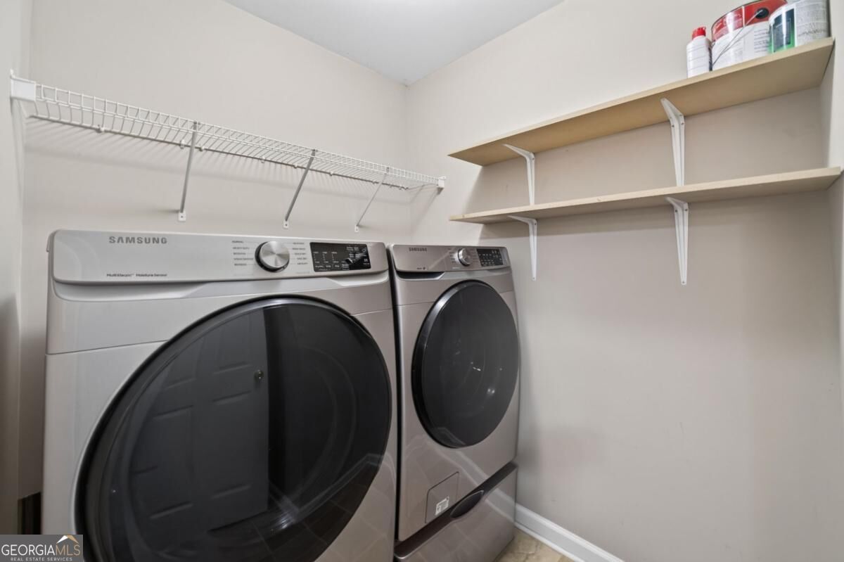 2463 Walnut Tree Lane Property Photo 18
