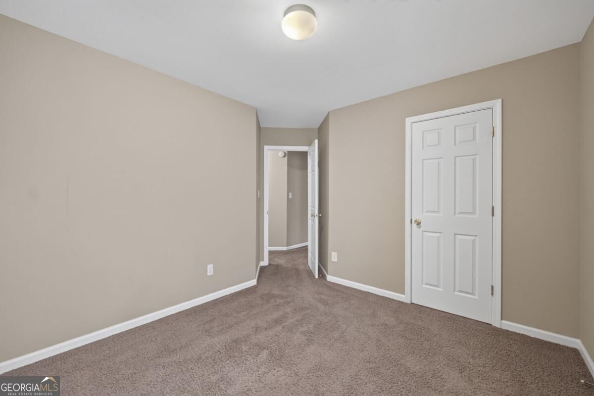 2463 Walnut Tree Lane Property Photo 28