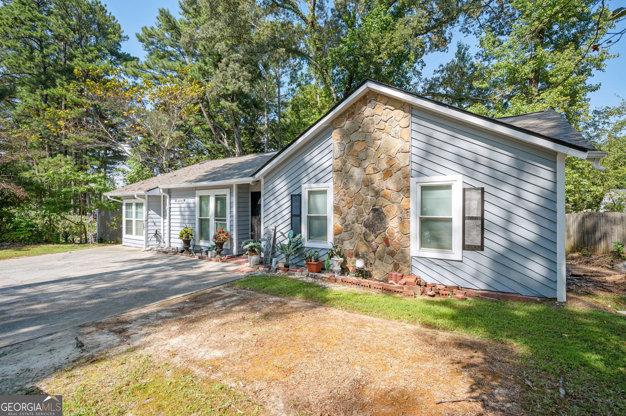 6919 Hickory Log Road Property Photo 2