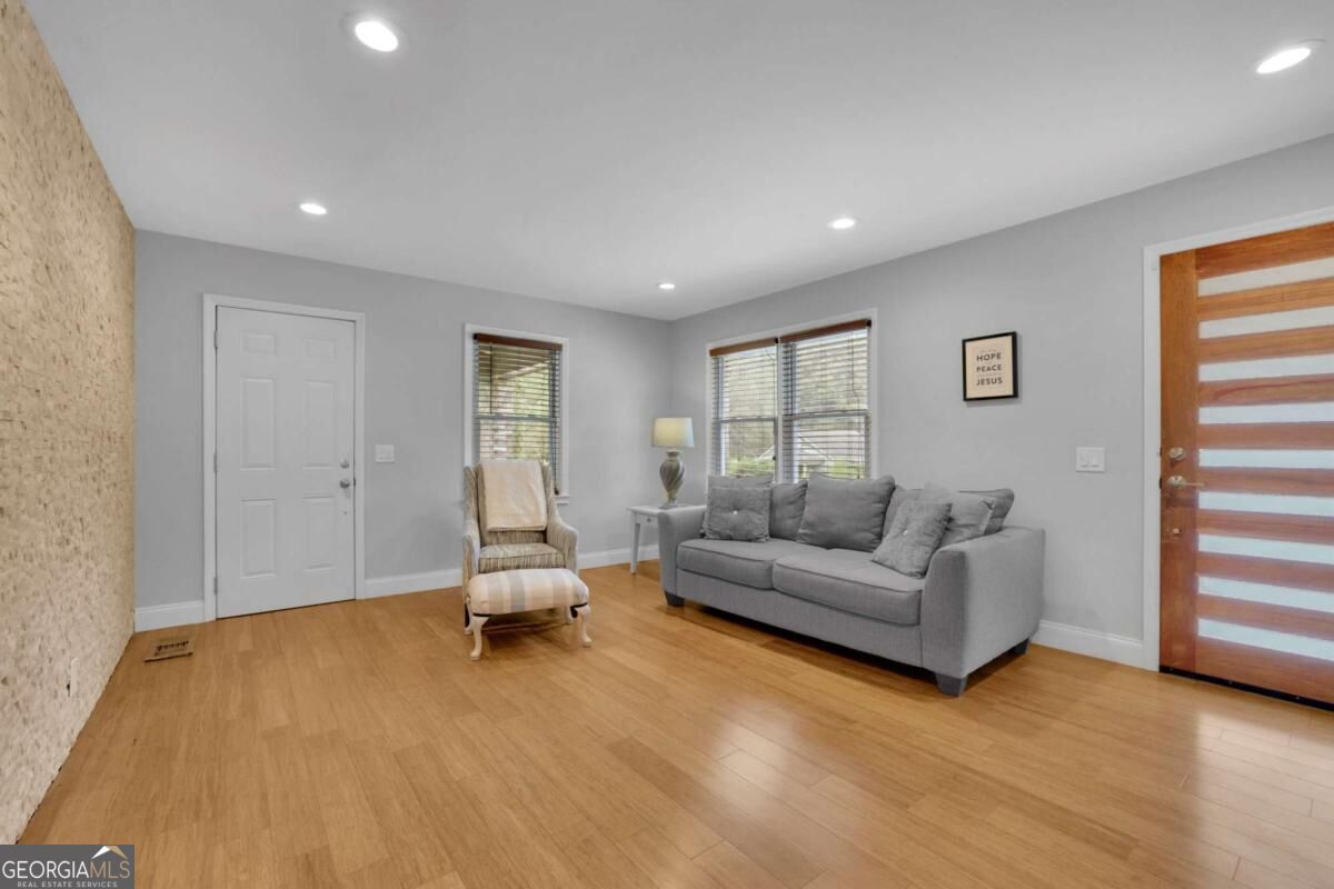 5638 Lake Acworth Drive Nw Property Photo 9