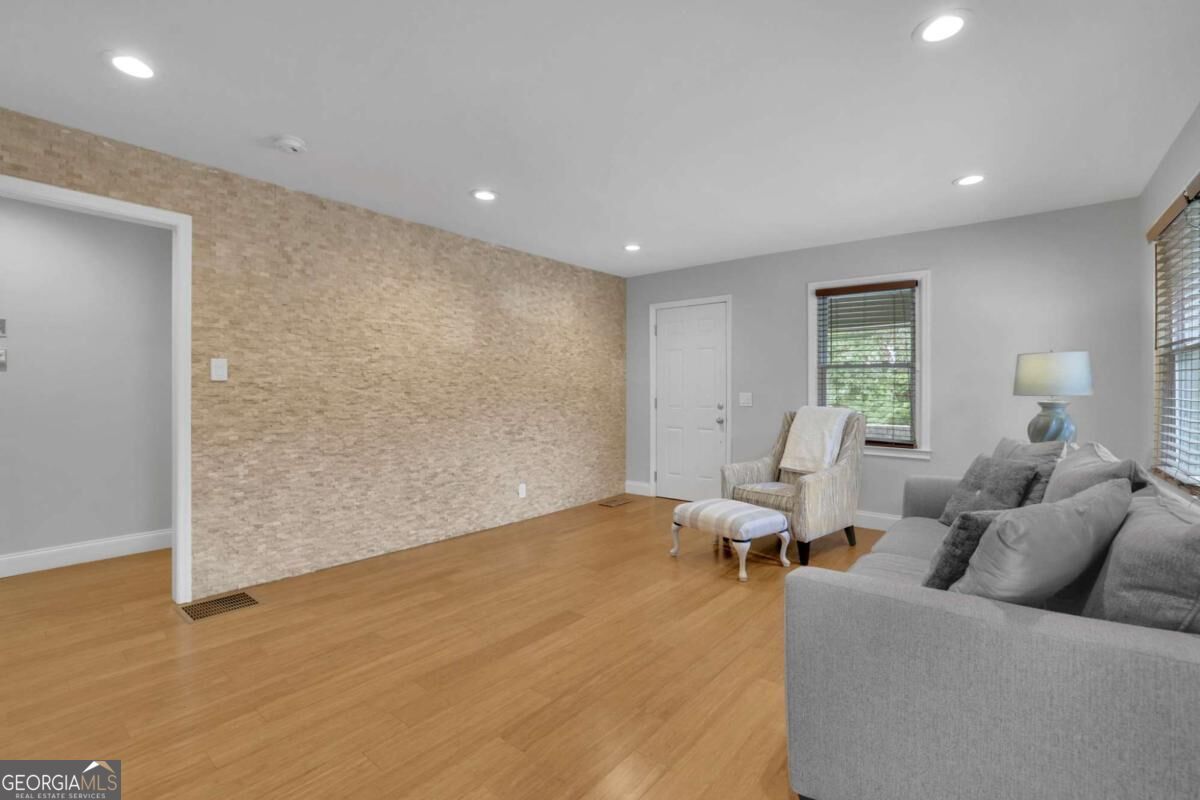 5638 Lake Acworth Drive Nw Property Photo 10