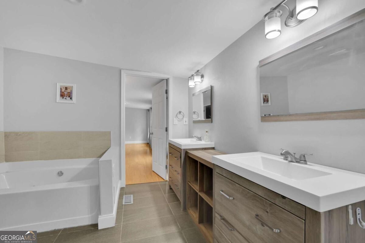 5638 Lake Acworth Drive Nw Property Photo 15