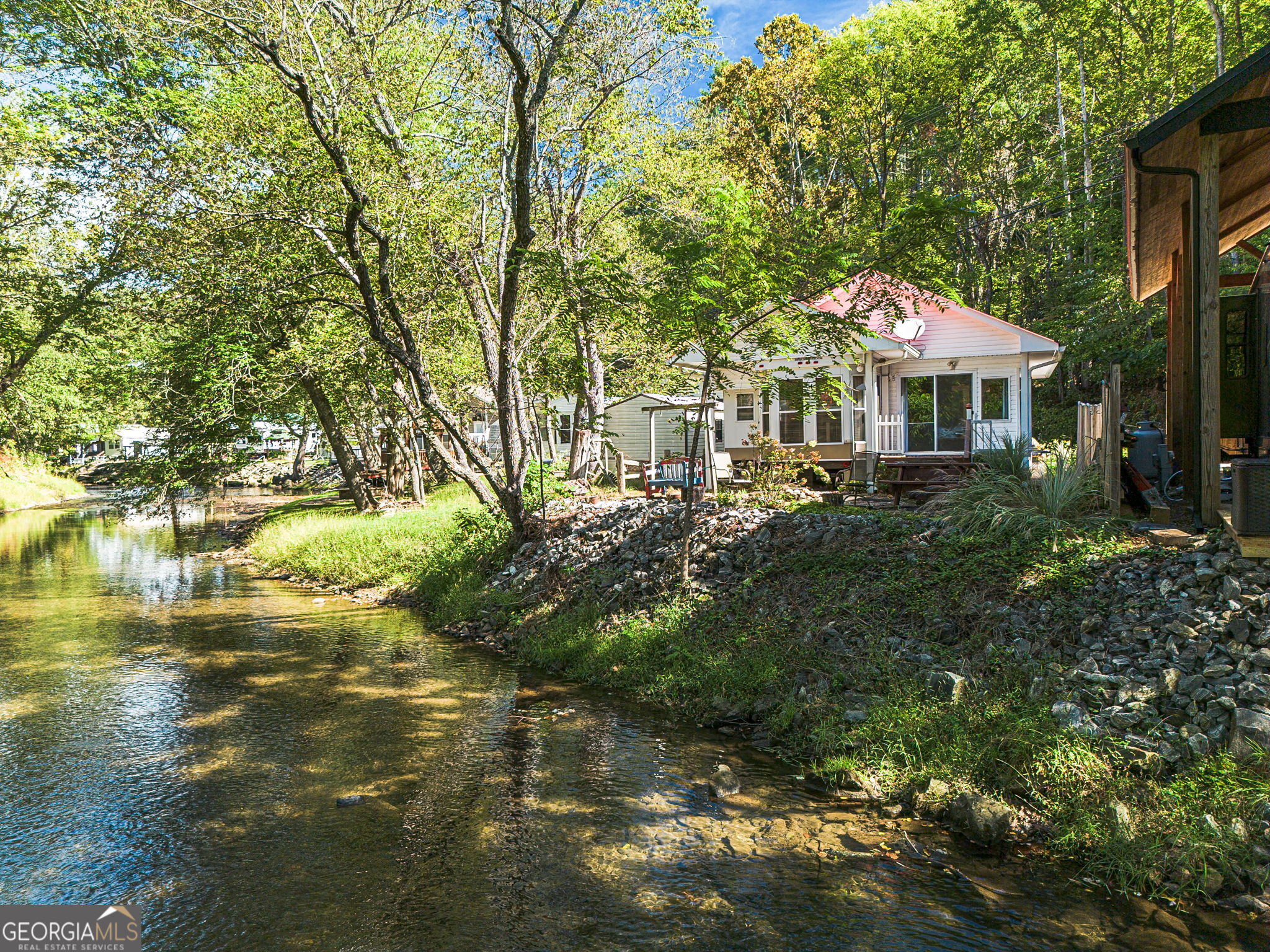 4184 Riverbank Run Property Photo 1