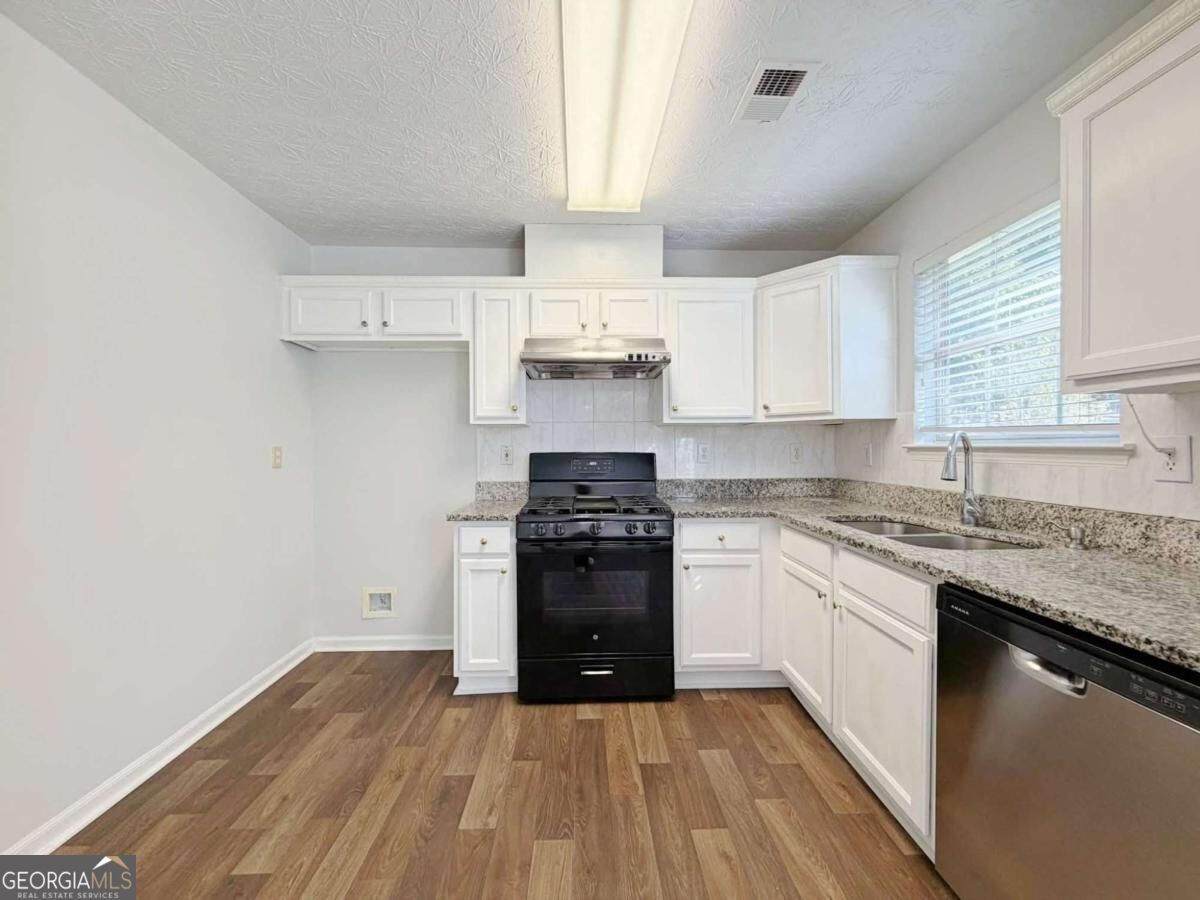 119 Barrington Parkway Property Photo 15