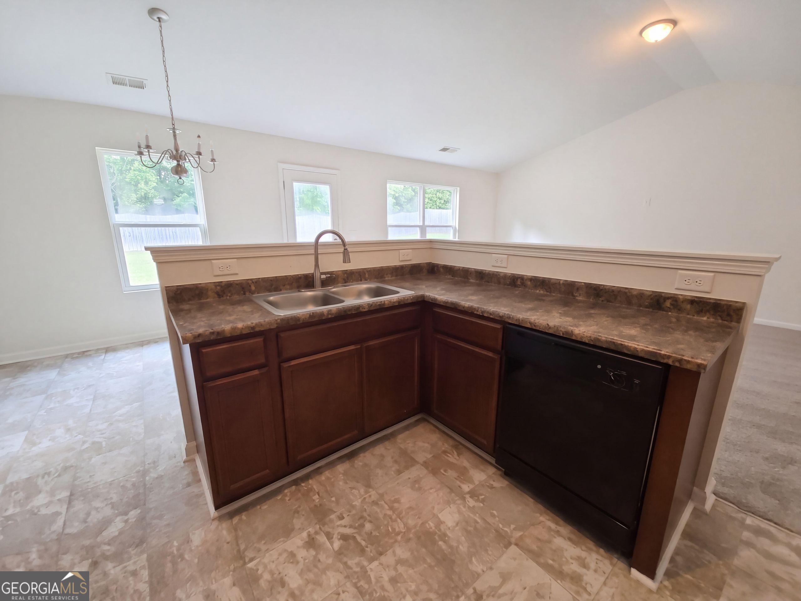 1007 Haley Street Property Photo 6