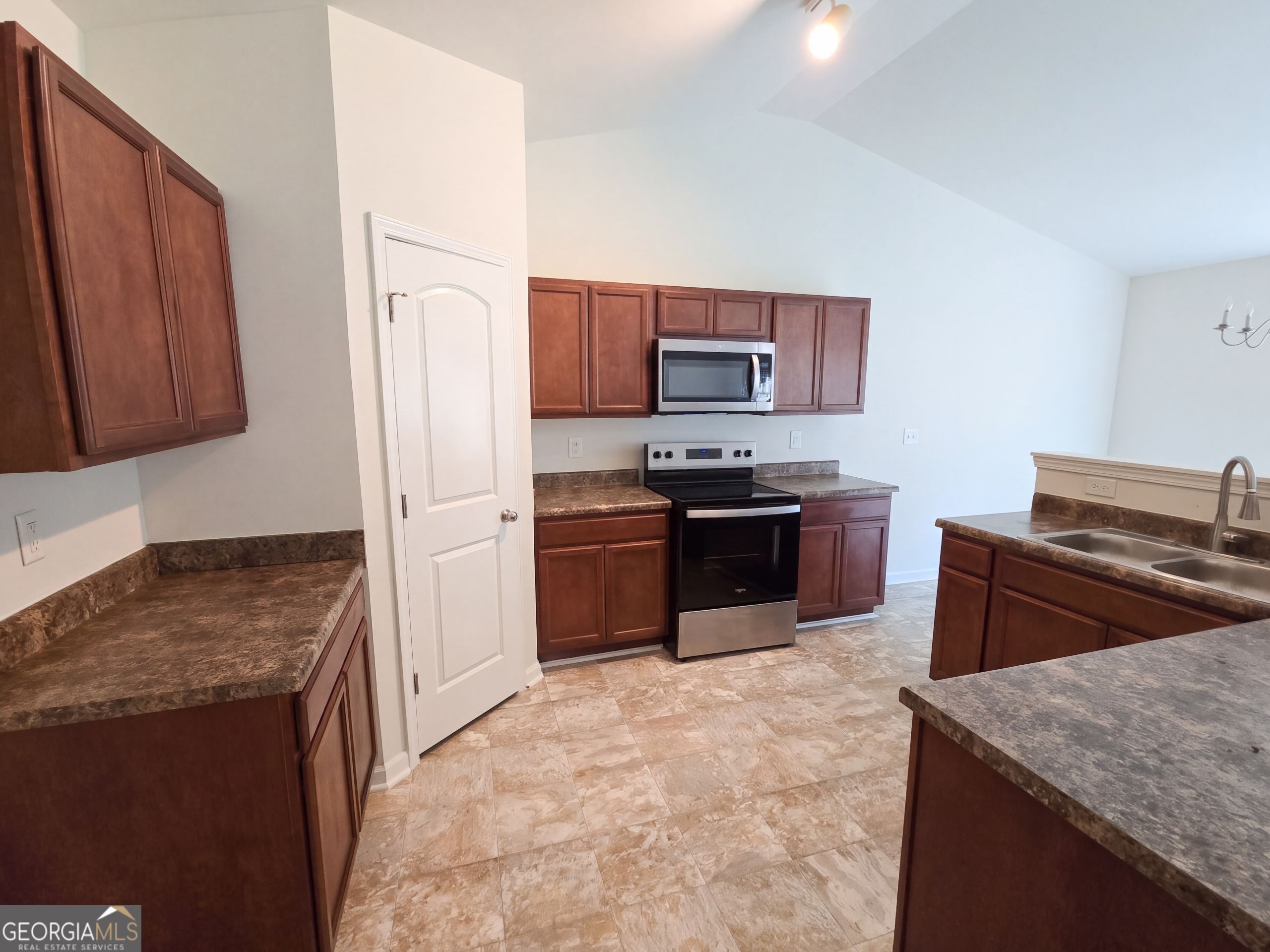 1007 Haley Street Property Photo 7