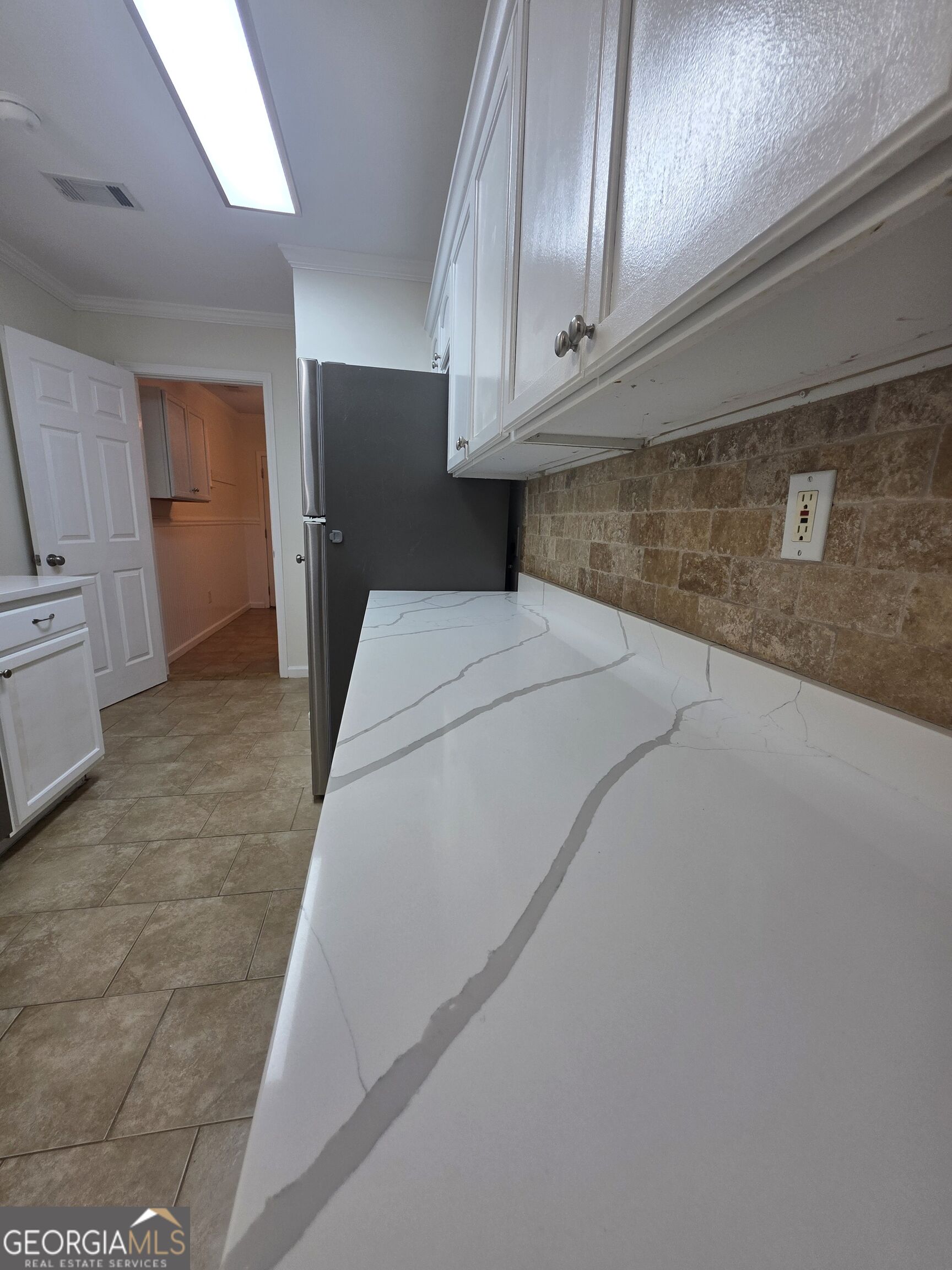 852 Hines Road Property Photo 4