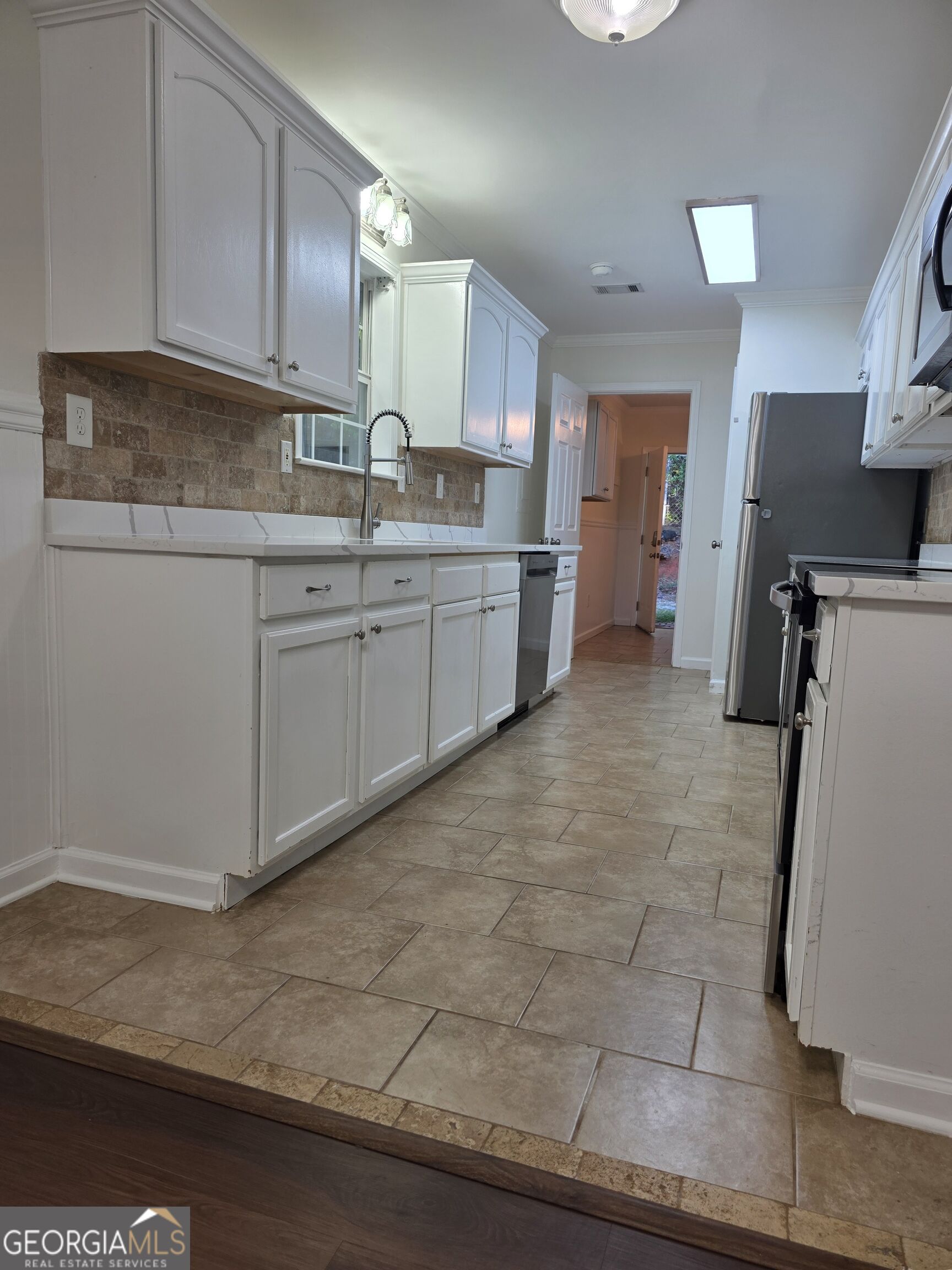 852 Hines Road Property Photo 9