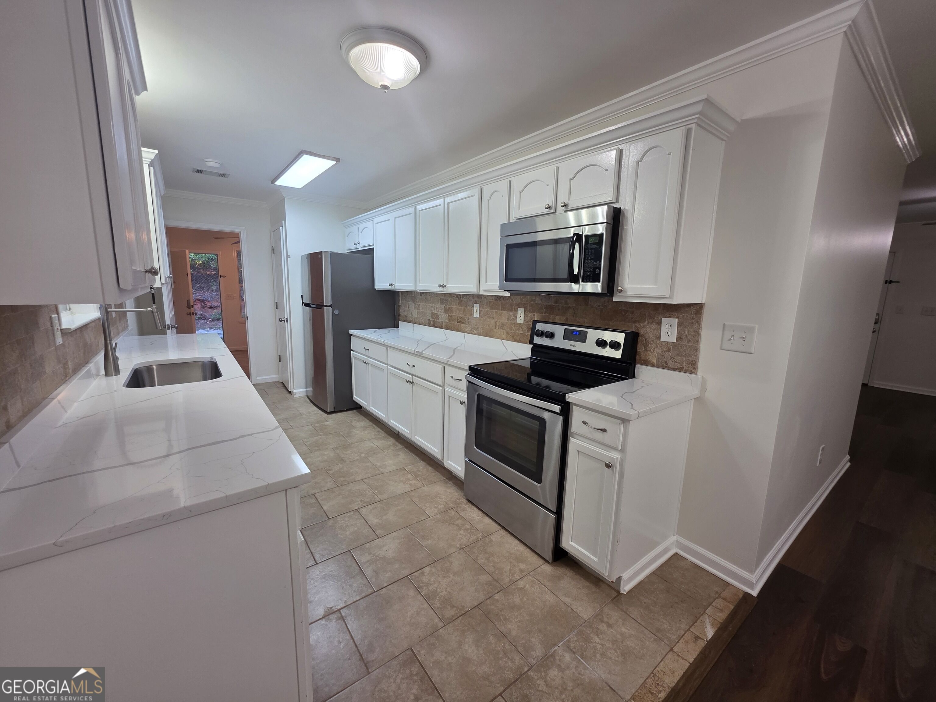 852 Hines Road Property Photo 11
