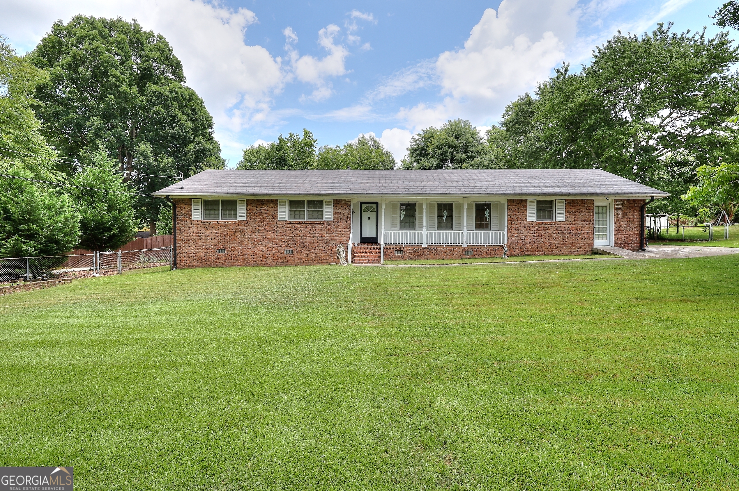 2221 Pinehurst Road Property Photo 1