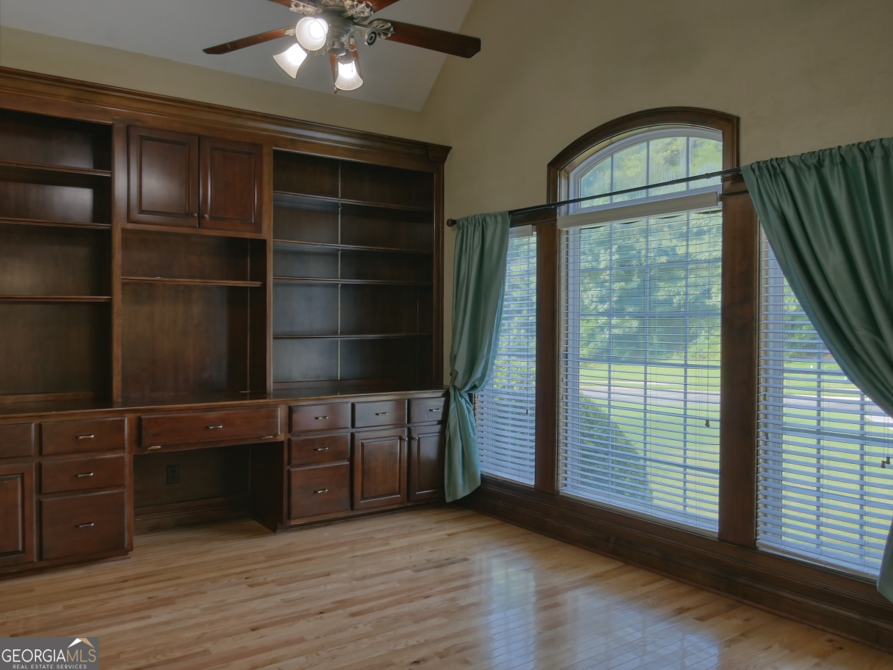 124 Somerset Hills Property Photo 4