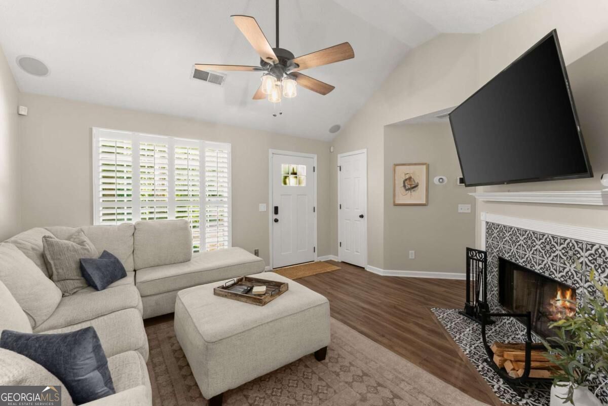 3525 Auburn Drive Property Photo 5