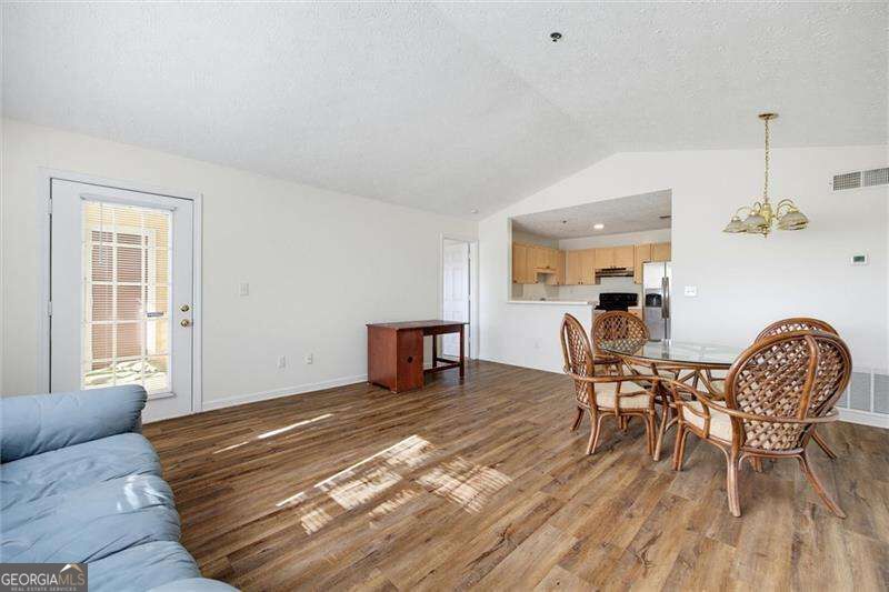 535 Bentley Place Property Photo 7