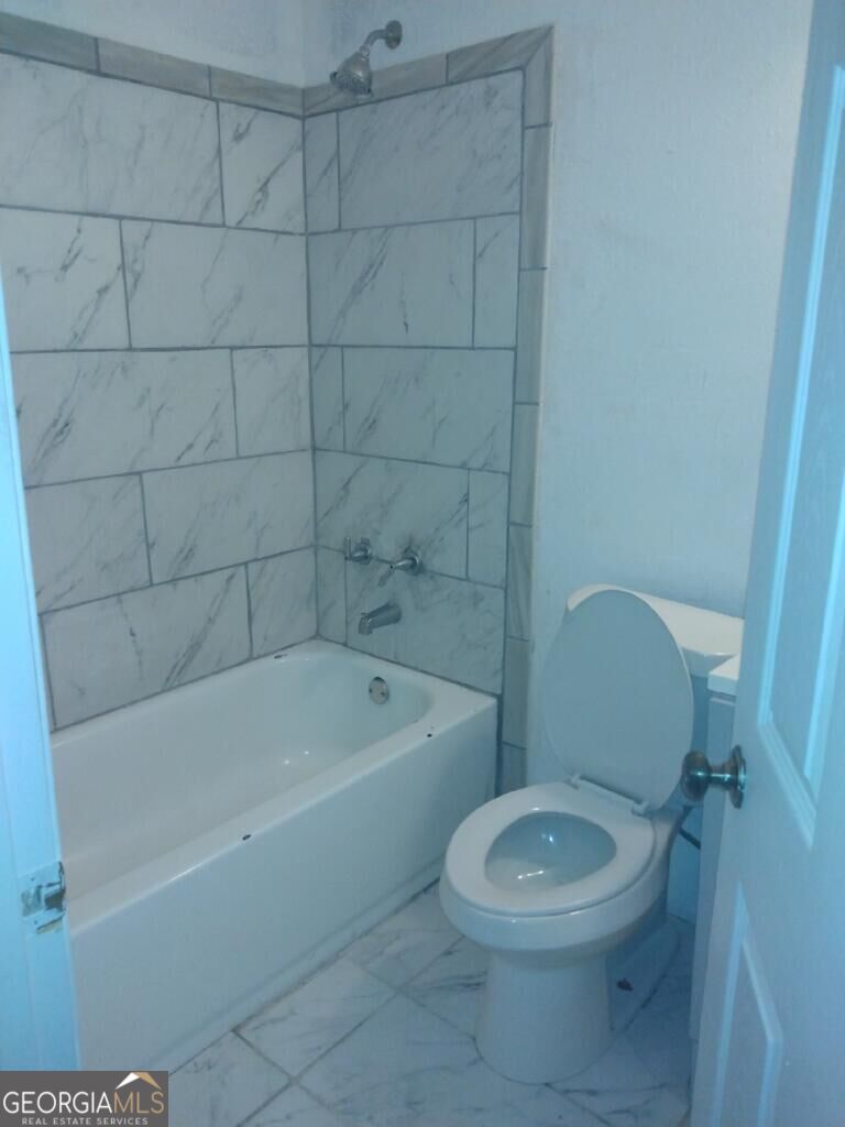 2582 Echols Place Property Photo 6