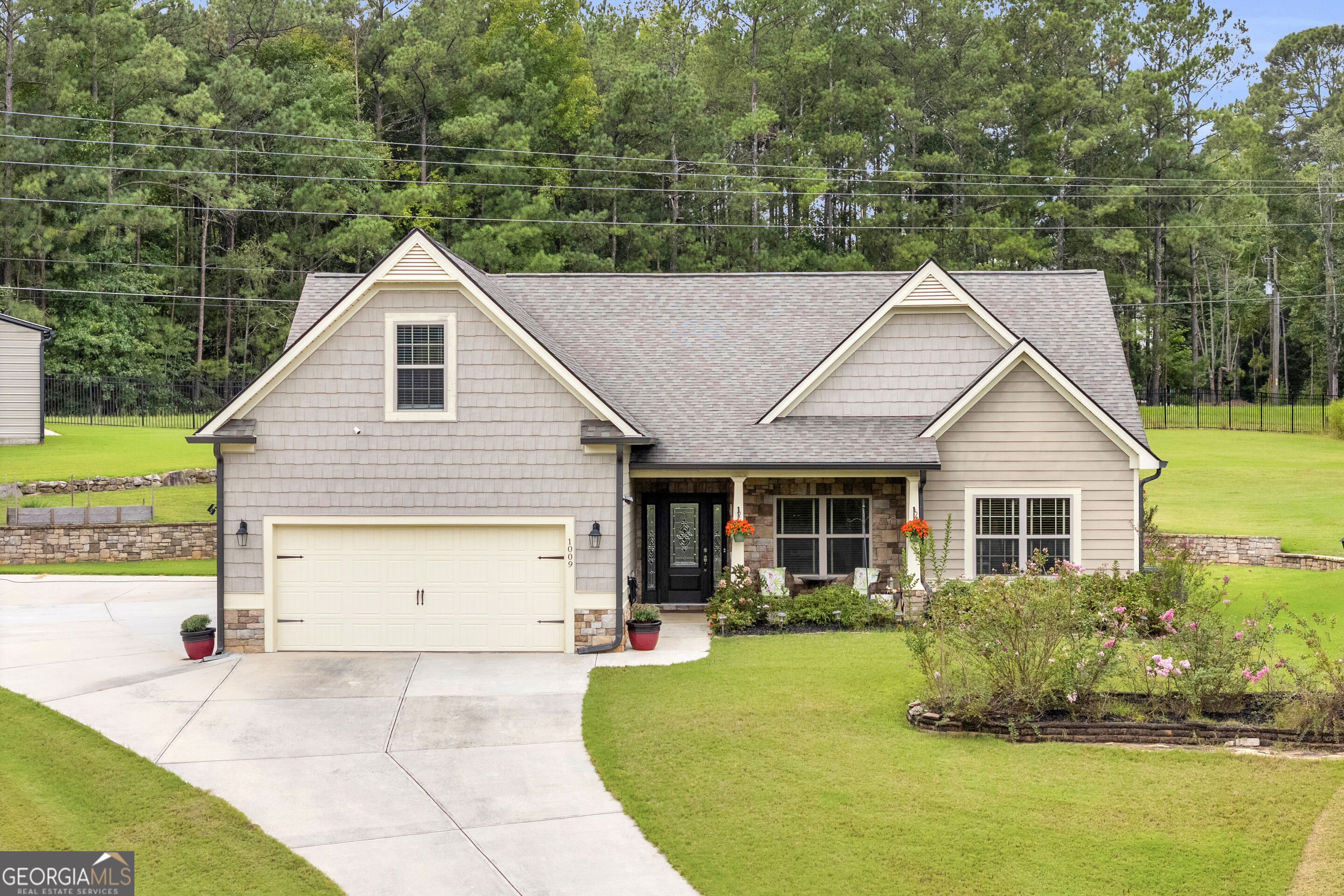 1009 Honey Lane Property Photo 1