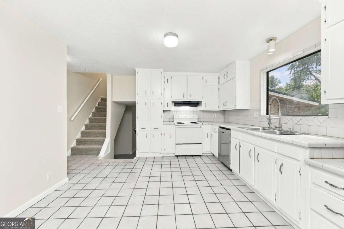 2576 Glenrock Drive Property Photo 3