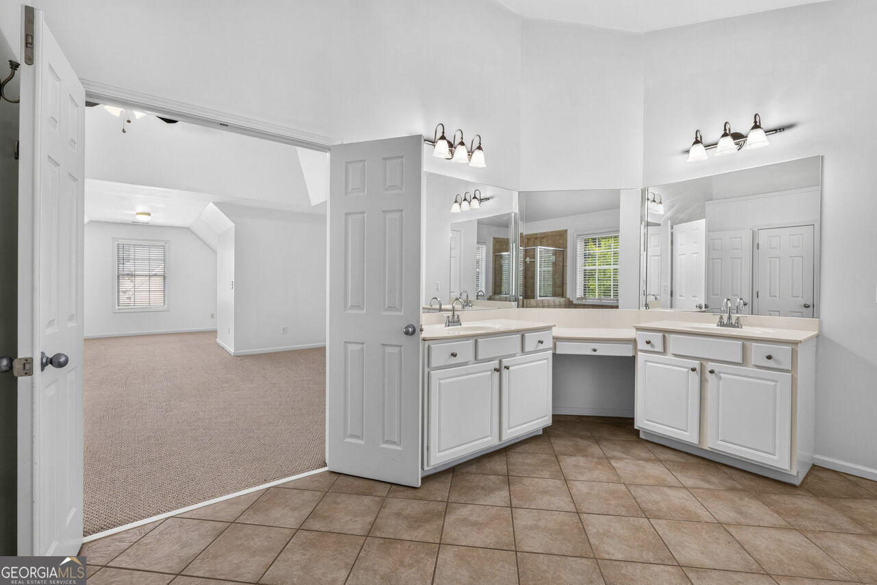 1201 Shelborne Way Property Photo 3