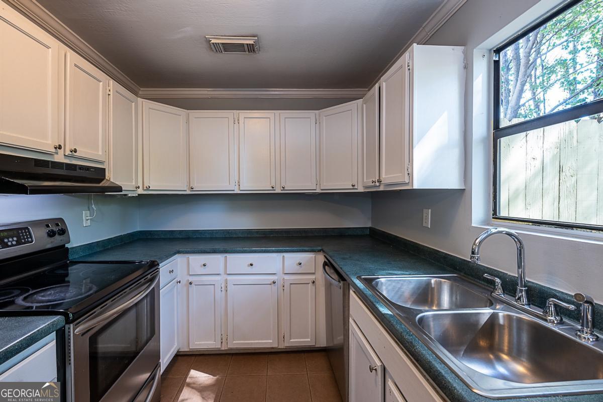 568 Stokeswood Avenue Se Property Photo 2