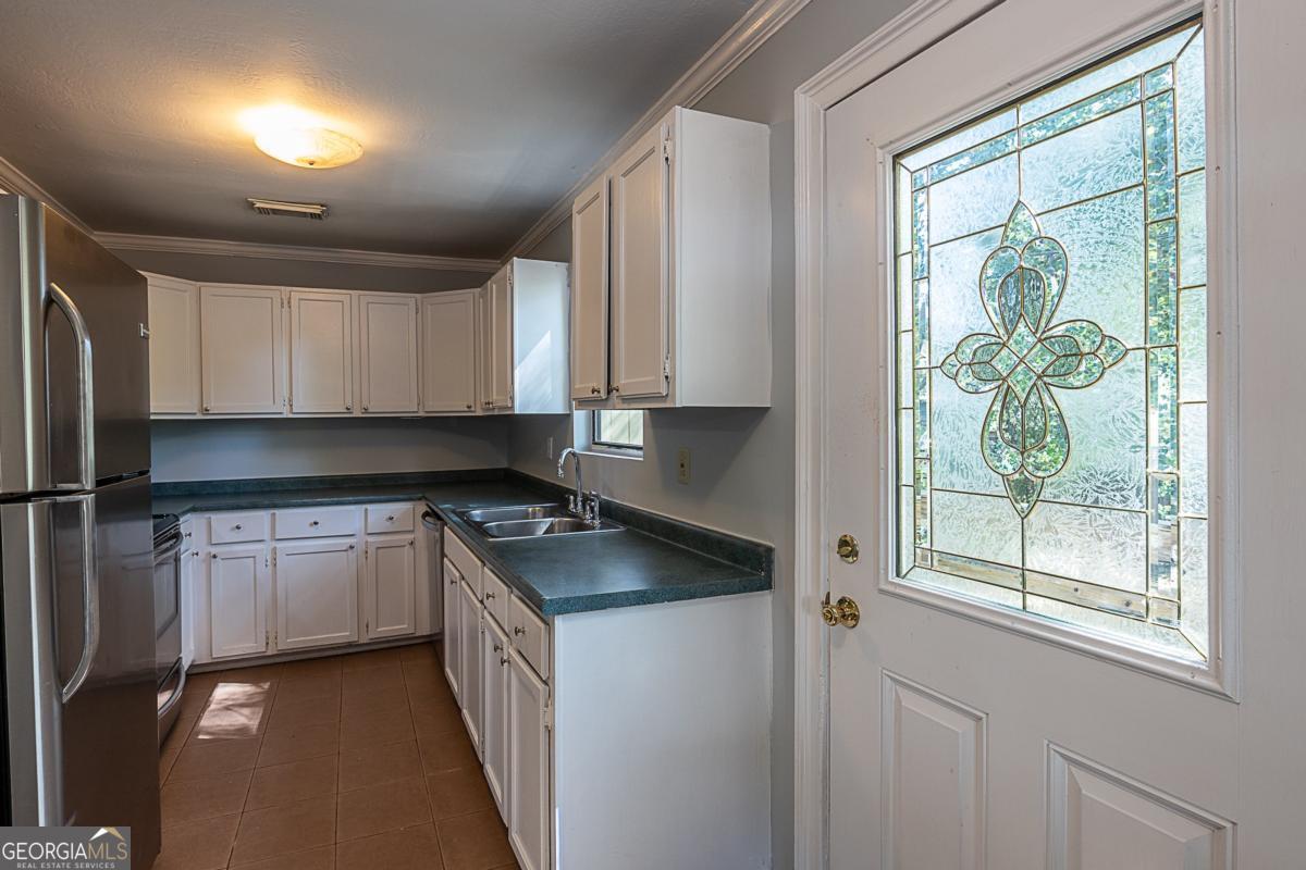 568 Stokeswood Avenue Se Property Photo 3