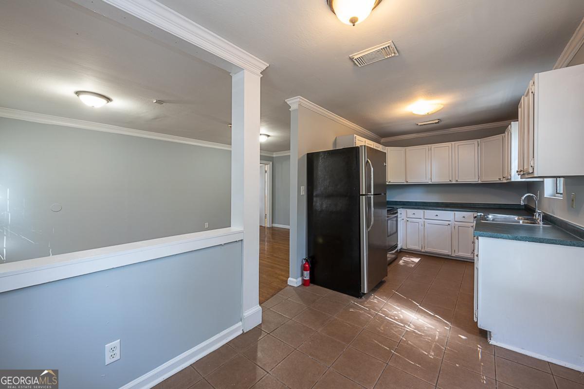 568 Stokeswood Avenue Se Property Photo 5