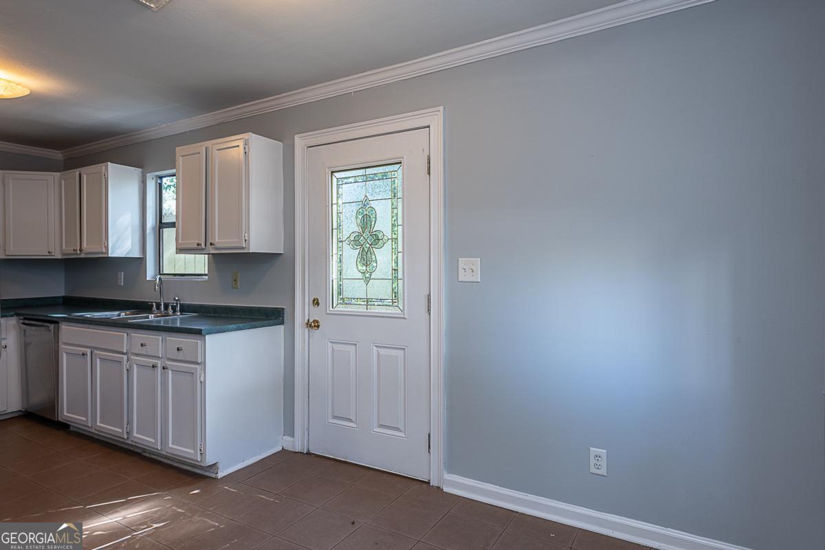 568 Stokeswood Avenue Se Property Photo 6
