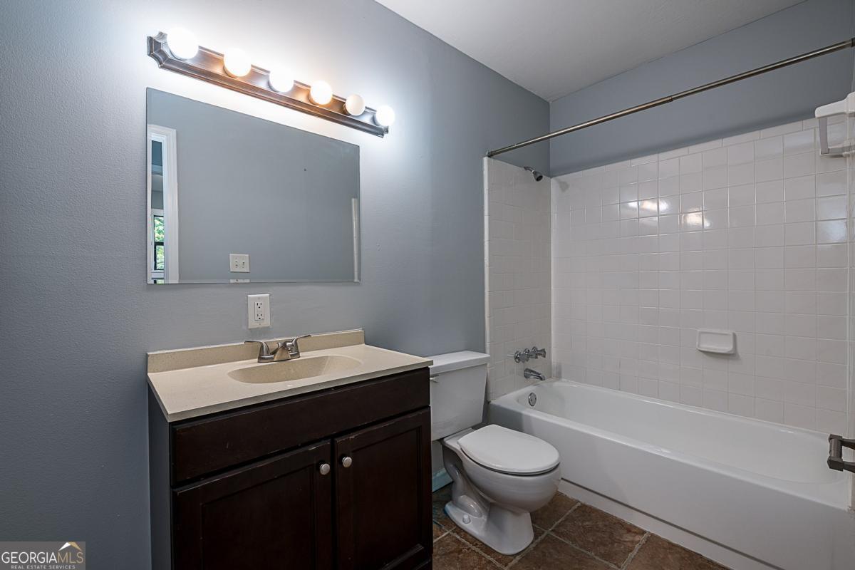 568 Stokeswood Avenue Se Property Photo 21