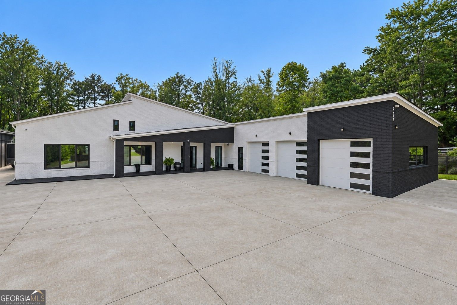 3240 Smithtown Road Property Photo 1