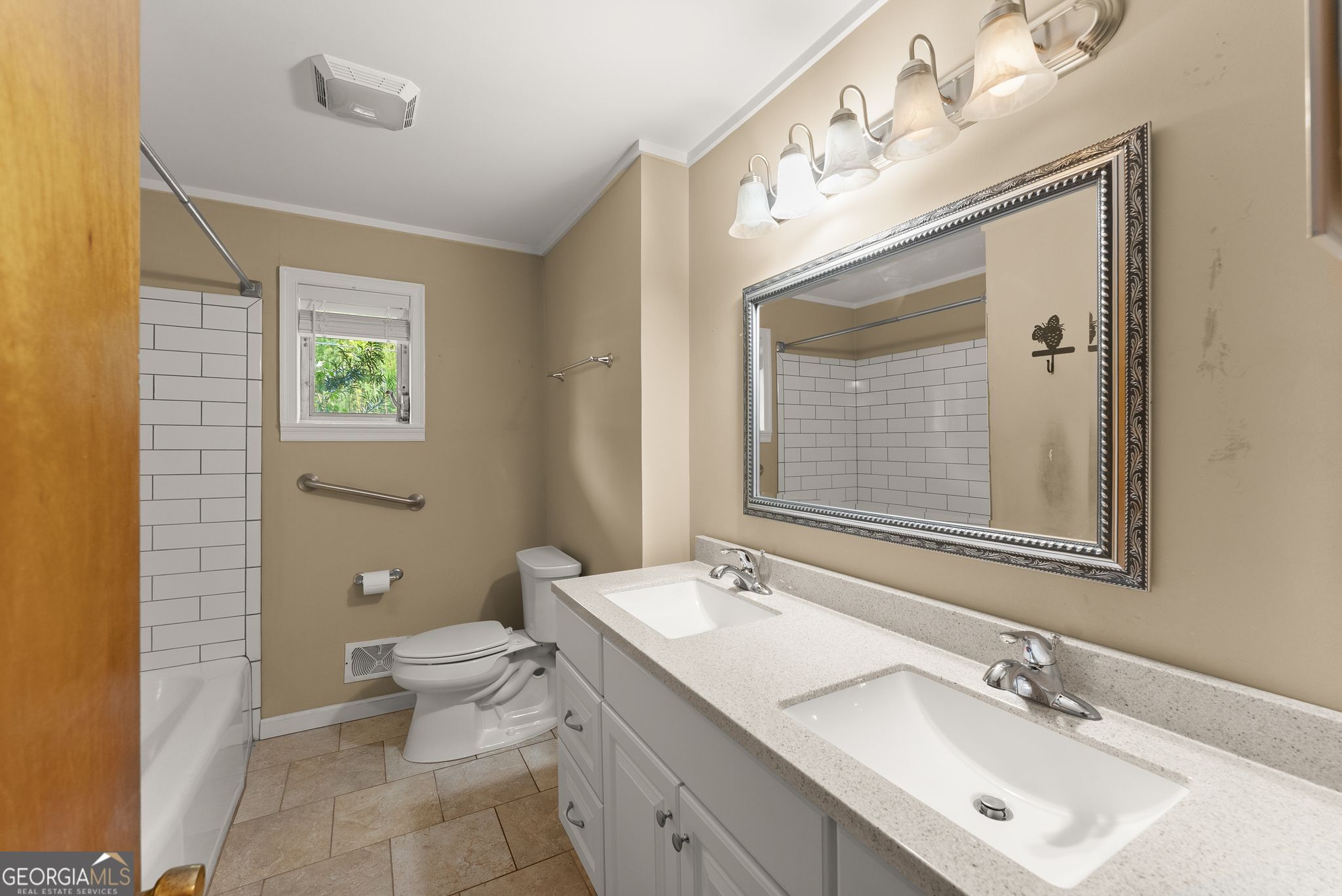 130 W Hood Street Property Photo 12