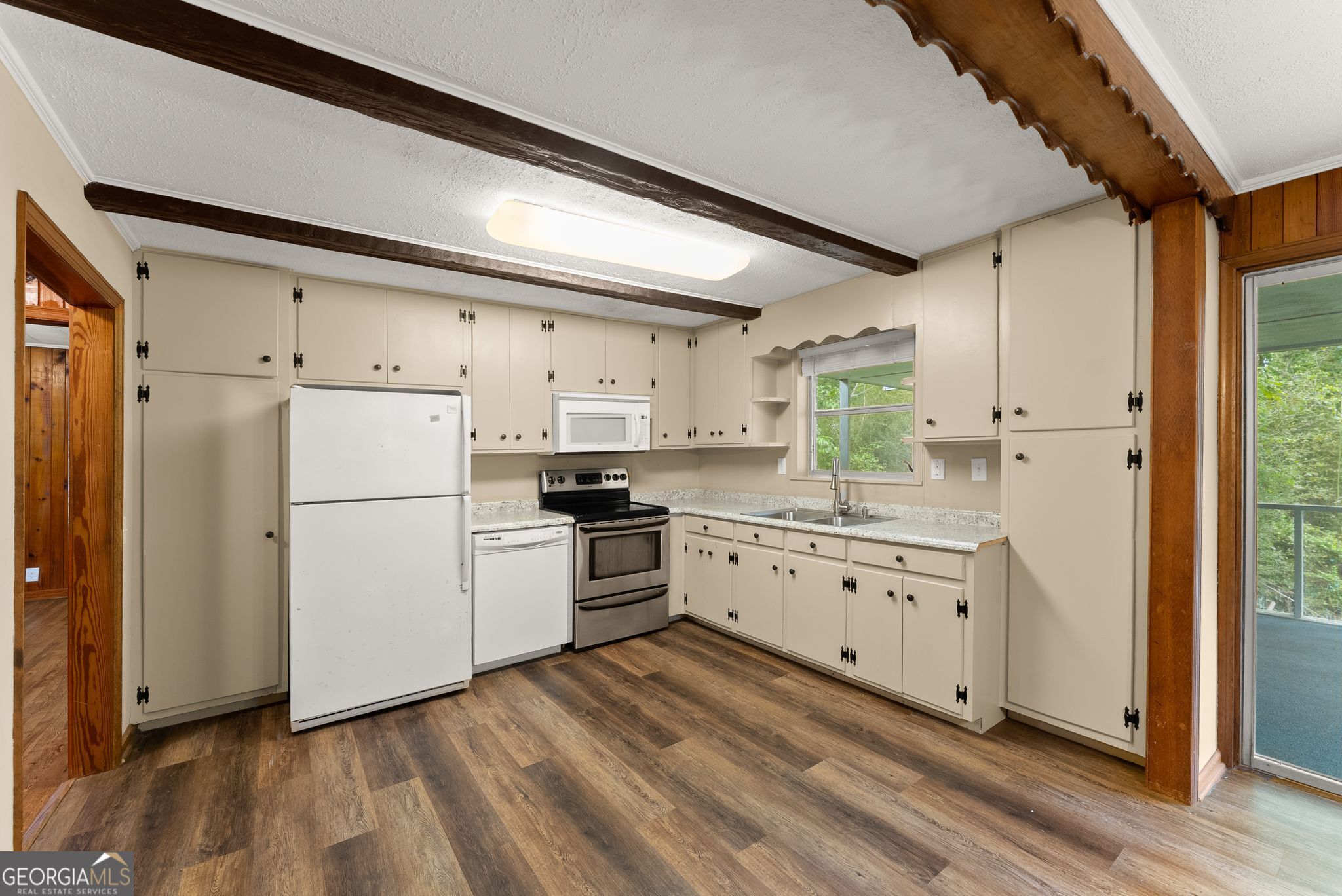 130 W Hood Street Property Photo 25