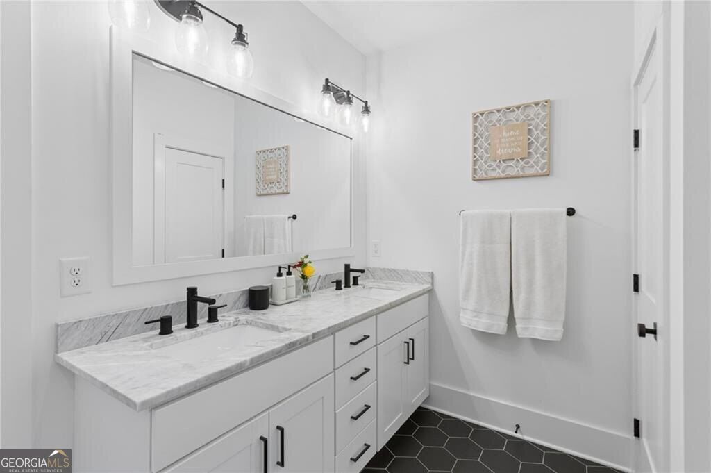198 Hutchinson Street Ne # B Property Photo 25