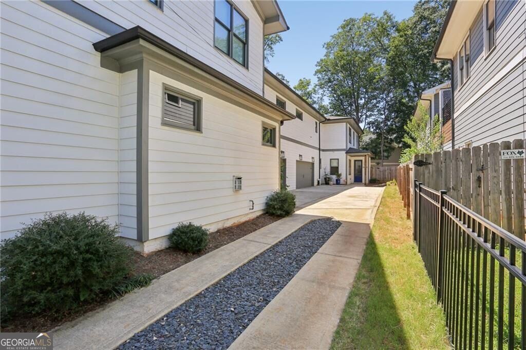 198 Hutchinson Street Ne # B Property Photo 35