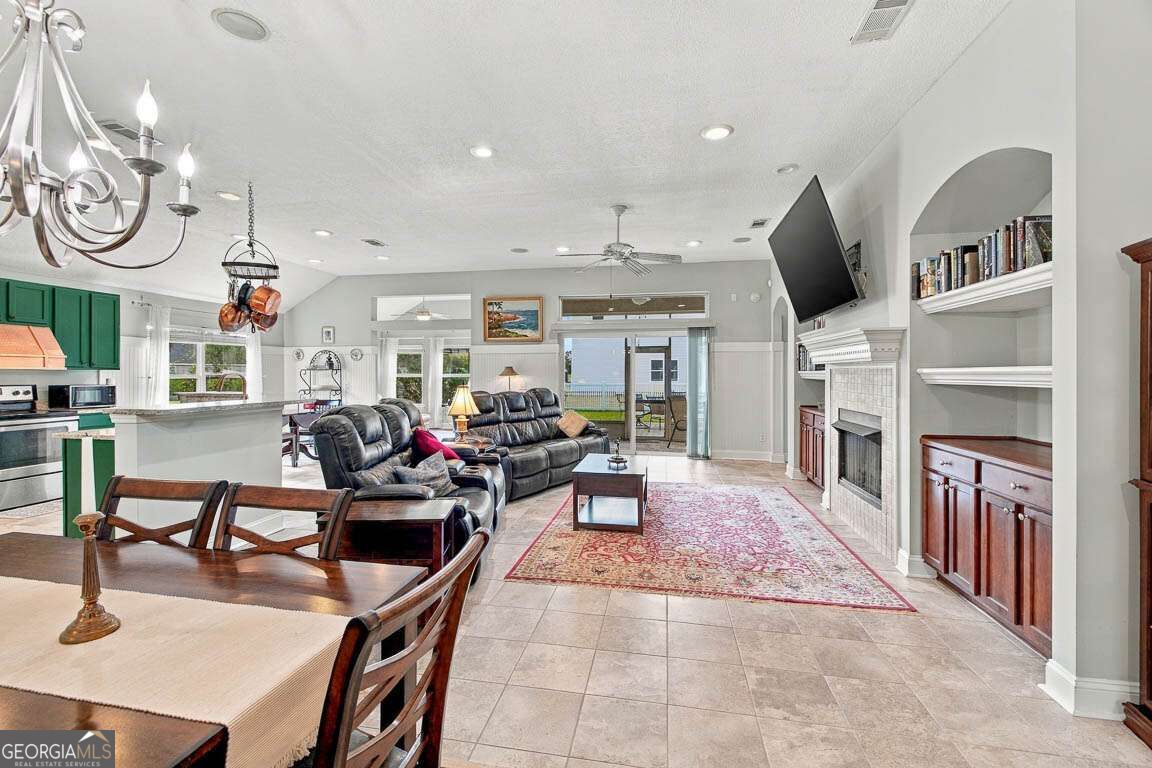 162 Majestic Oaks Drive Property Photo 7