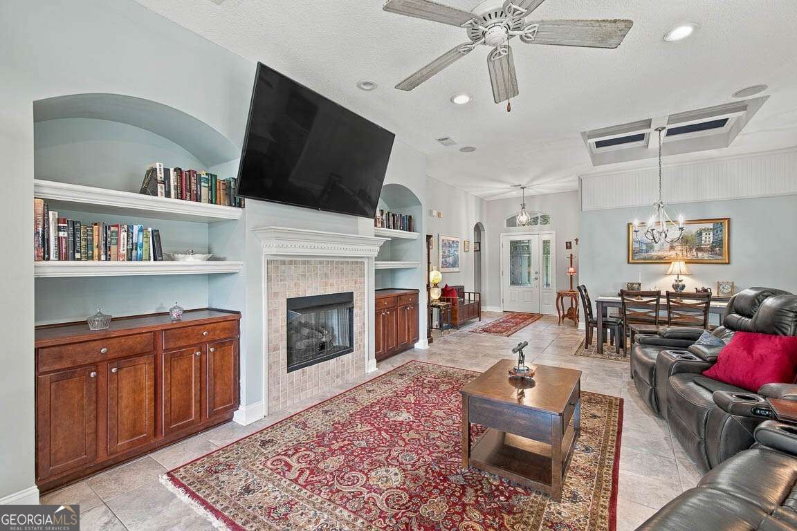 162 Majestic Oaks Drive Property Photo 9