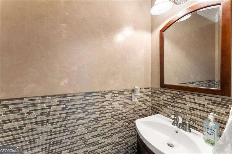 5825 Birch Ridge Trail Property Photo 28