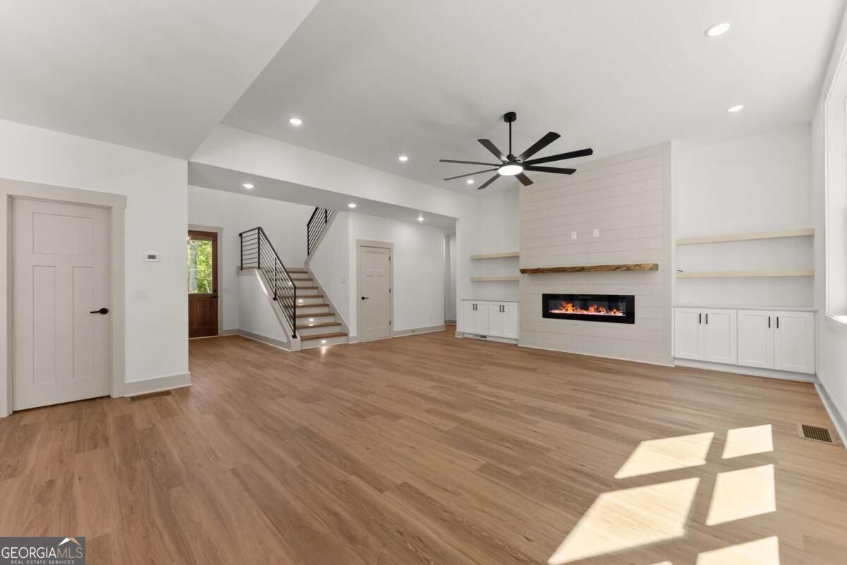 136 Lakeview Way Property Photo 15