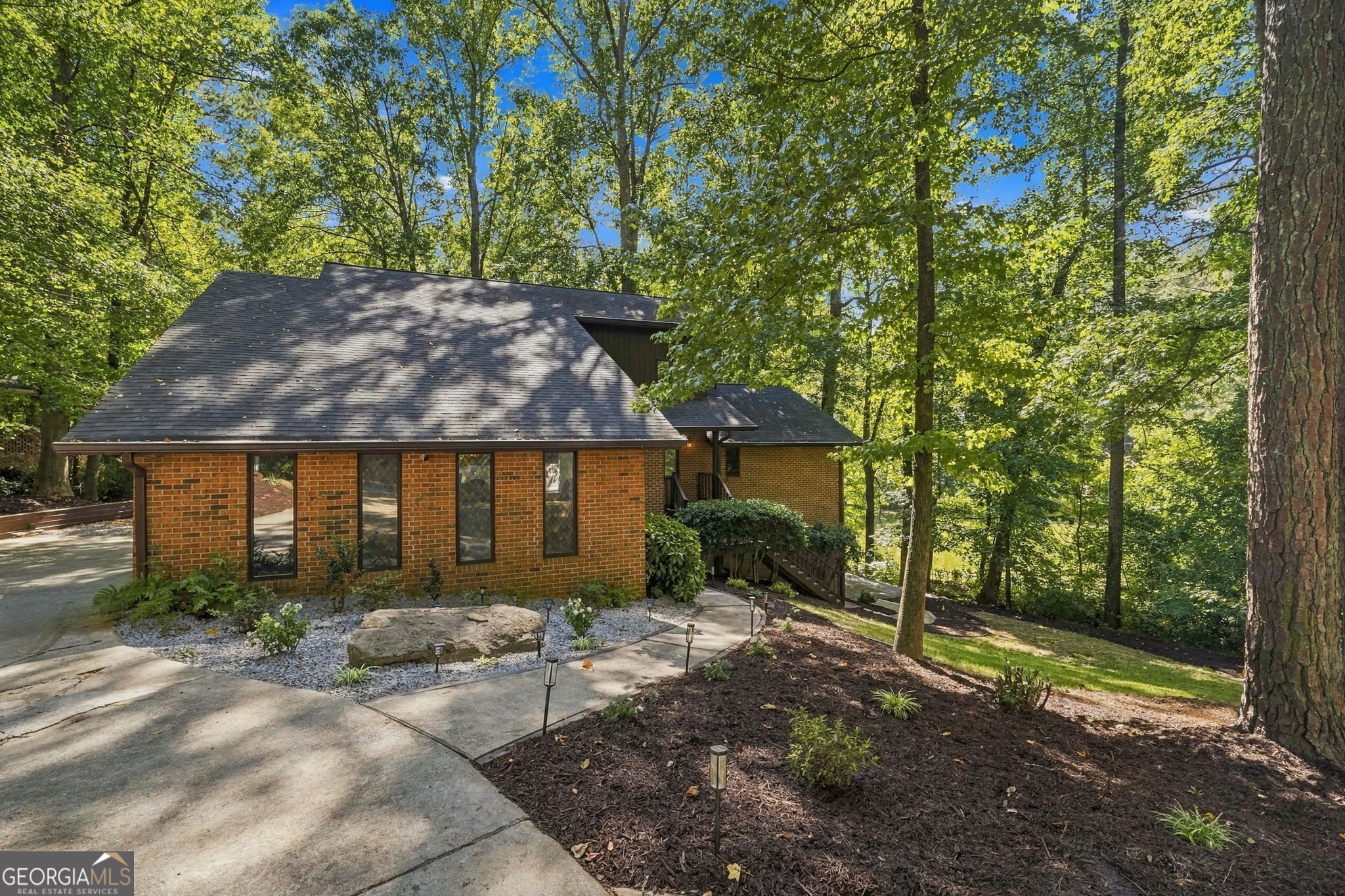 2936 Henderson Road Property Photo 1
