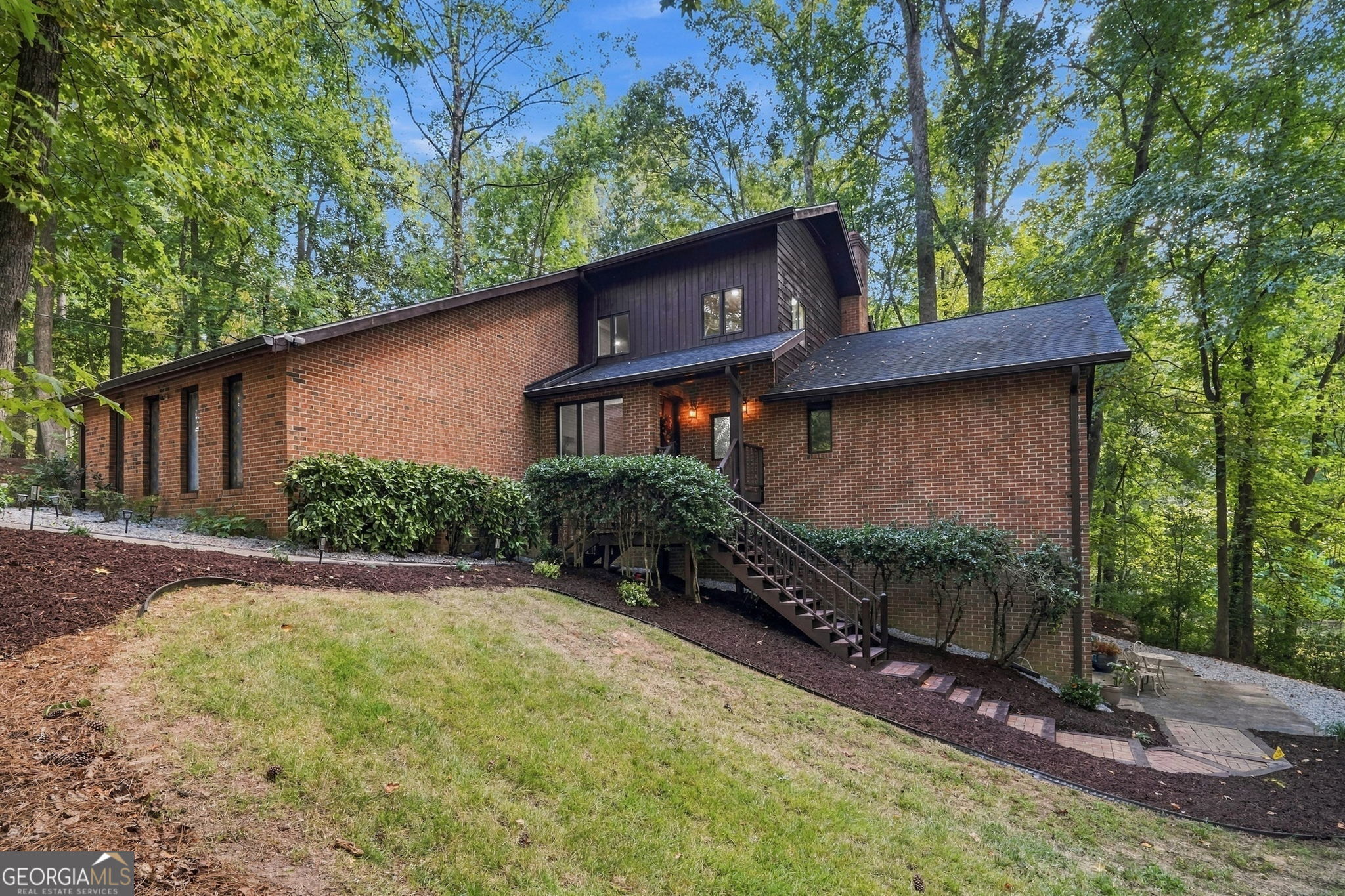 2936 Henderson Road Property Photo 2