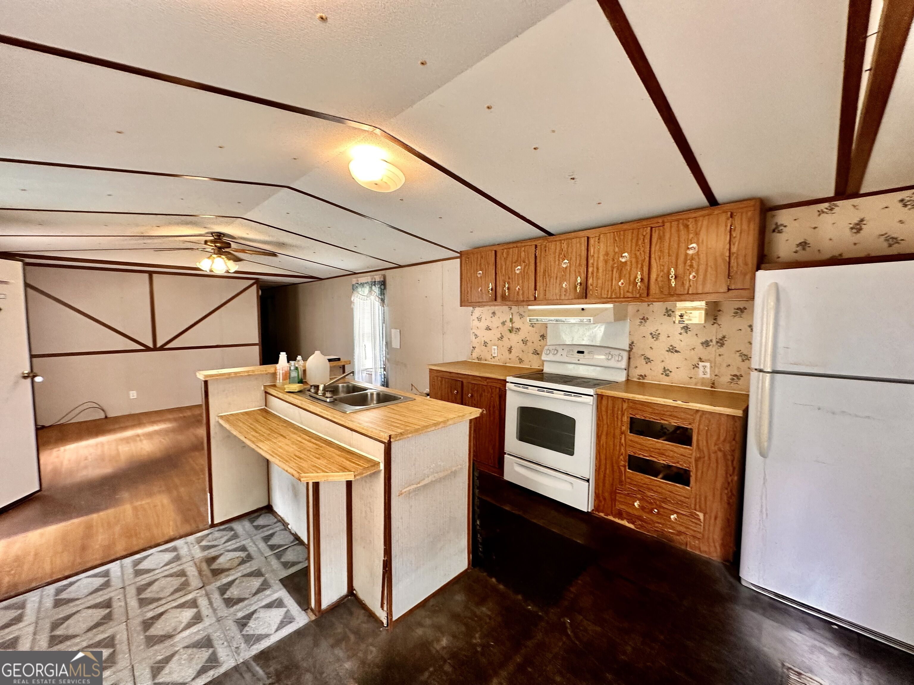 6979 Oak Ridge Circle Property Photo 3