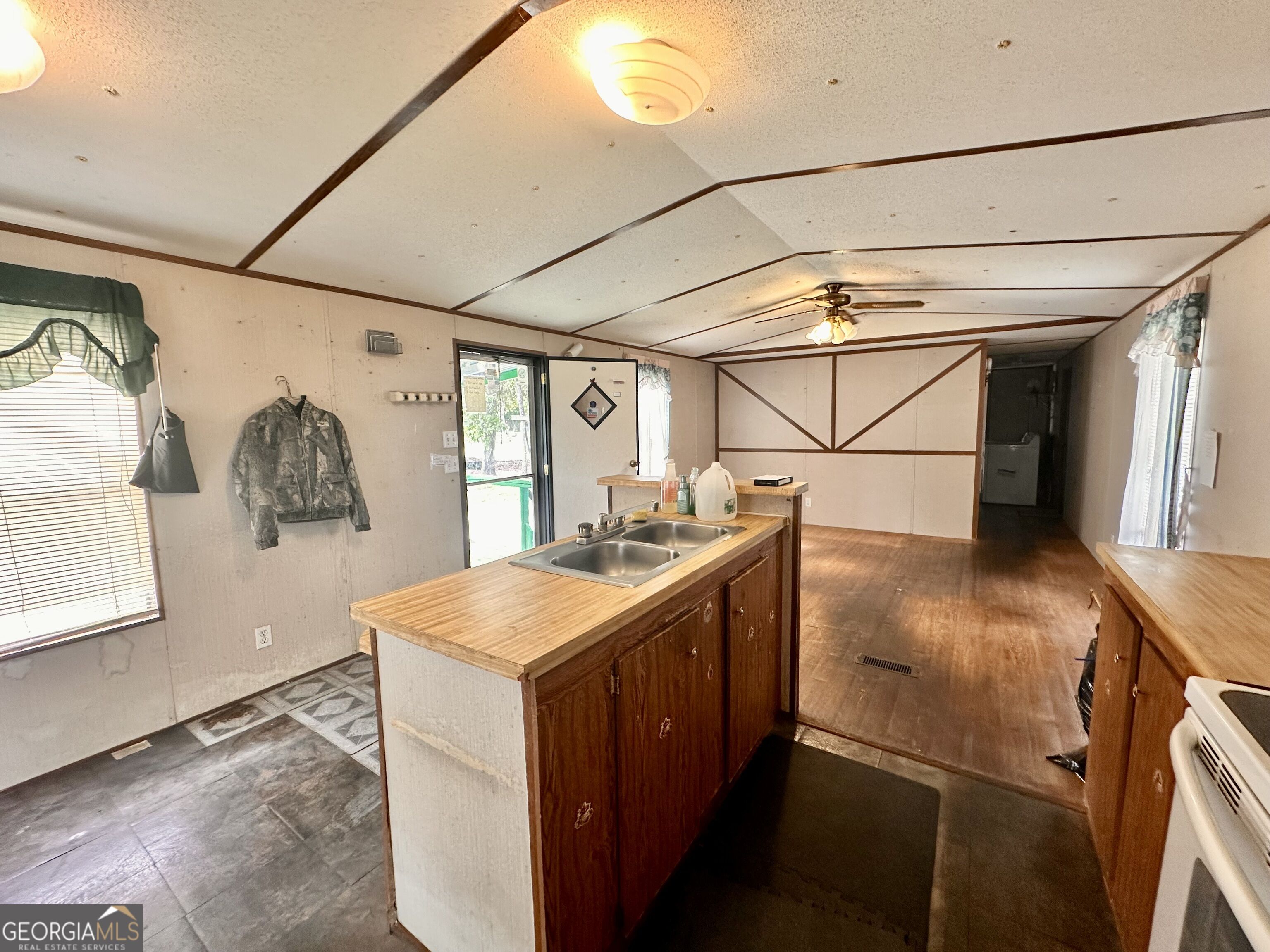 6979 Oak Ridge Circle Property Photo 5