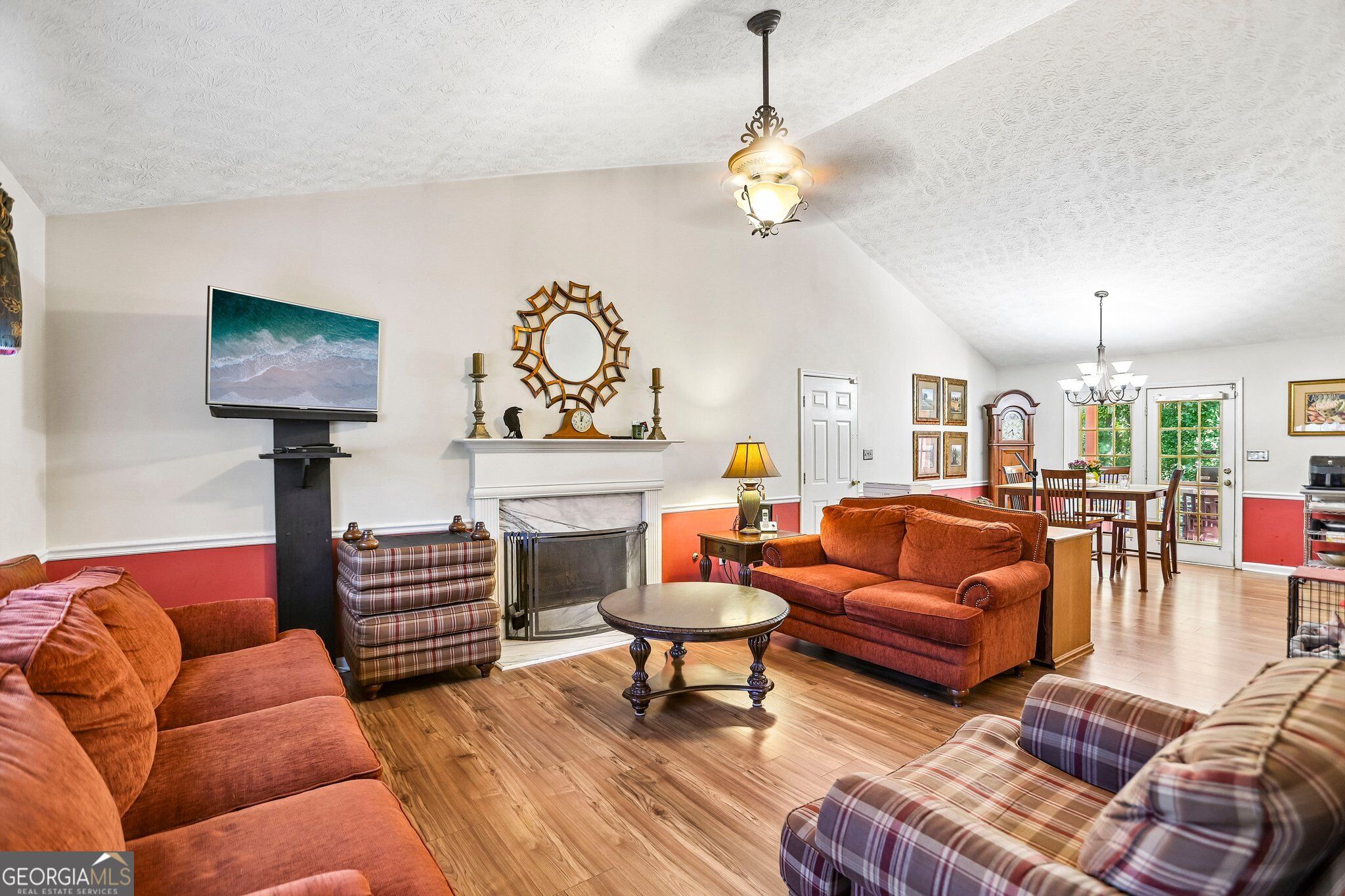 255 Orchard View Property Photo 4