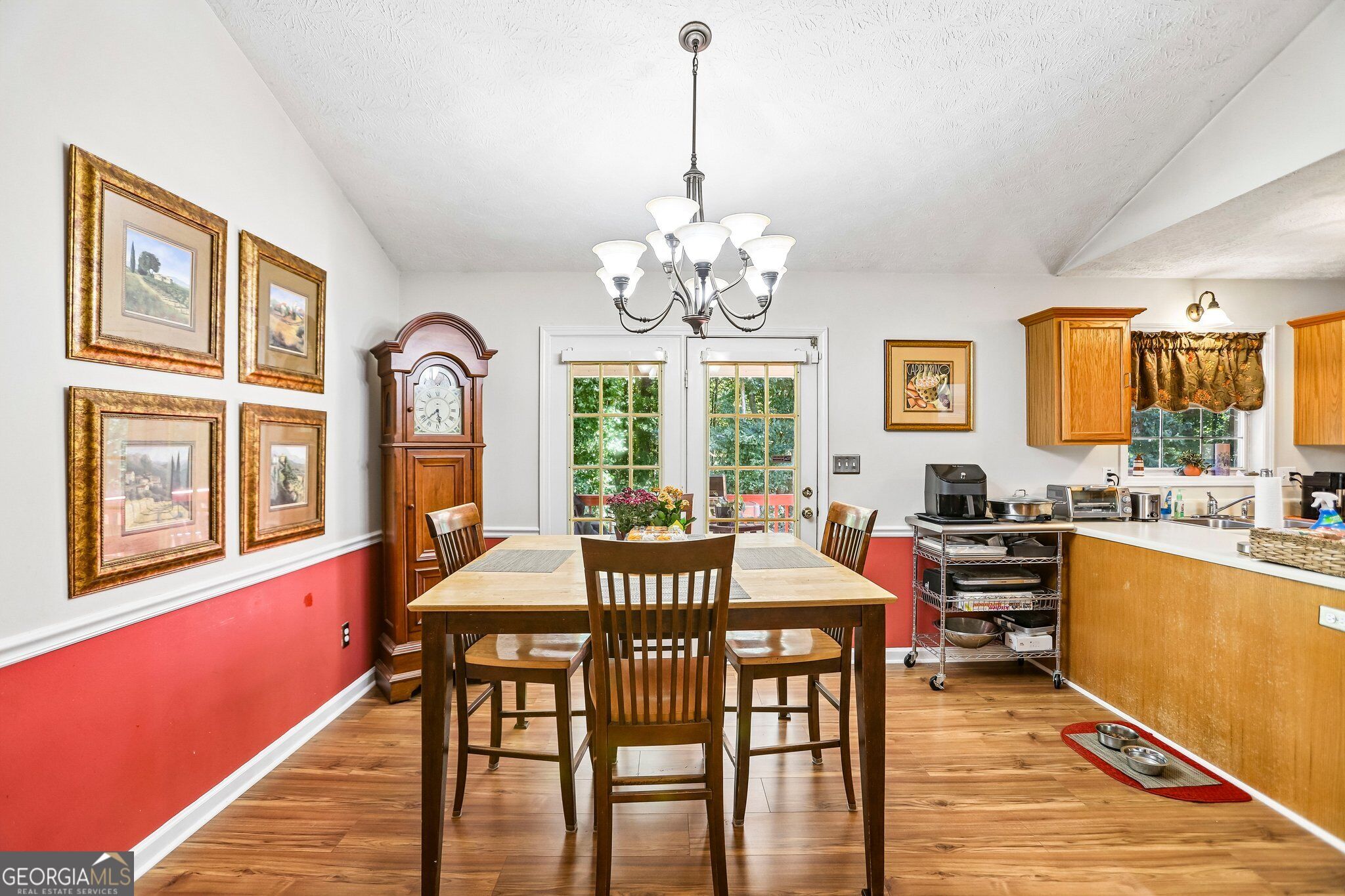 255 Orchard View Property Photo 7