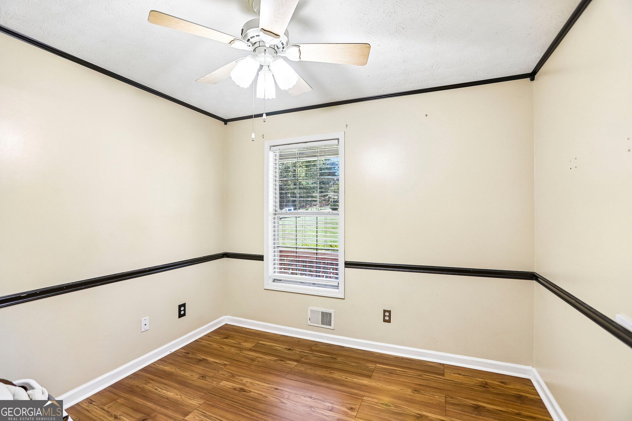 255 Orchard View Property Photo 12