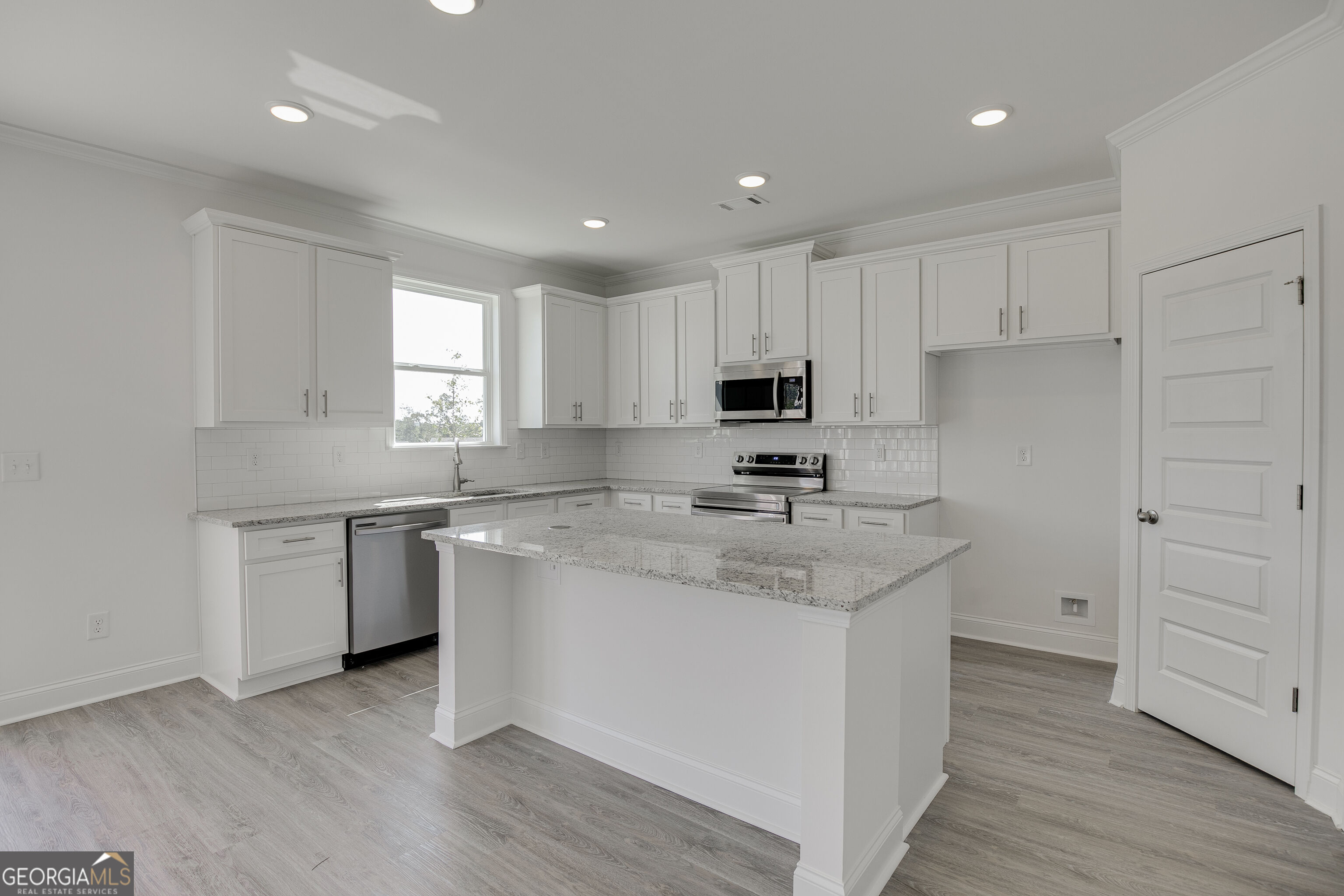 7240 Millbrae Walk Property Photo 14