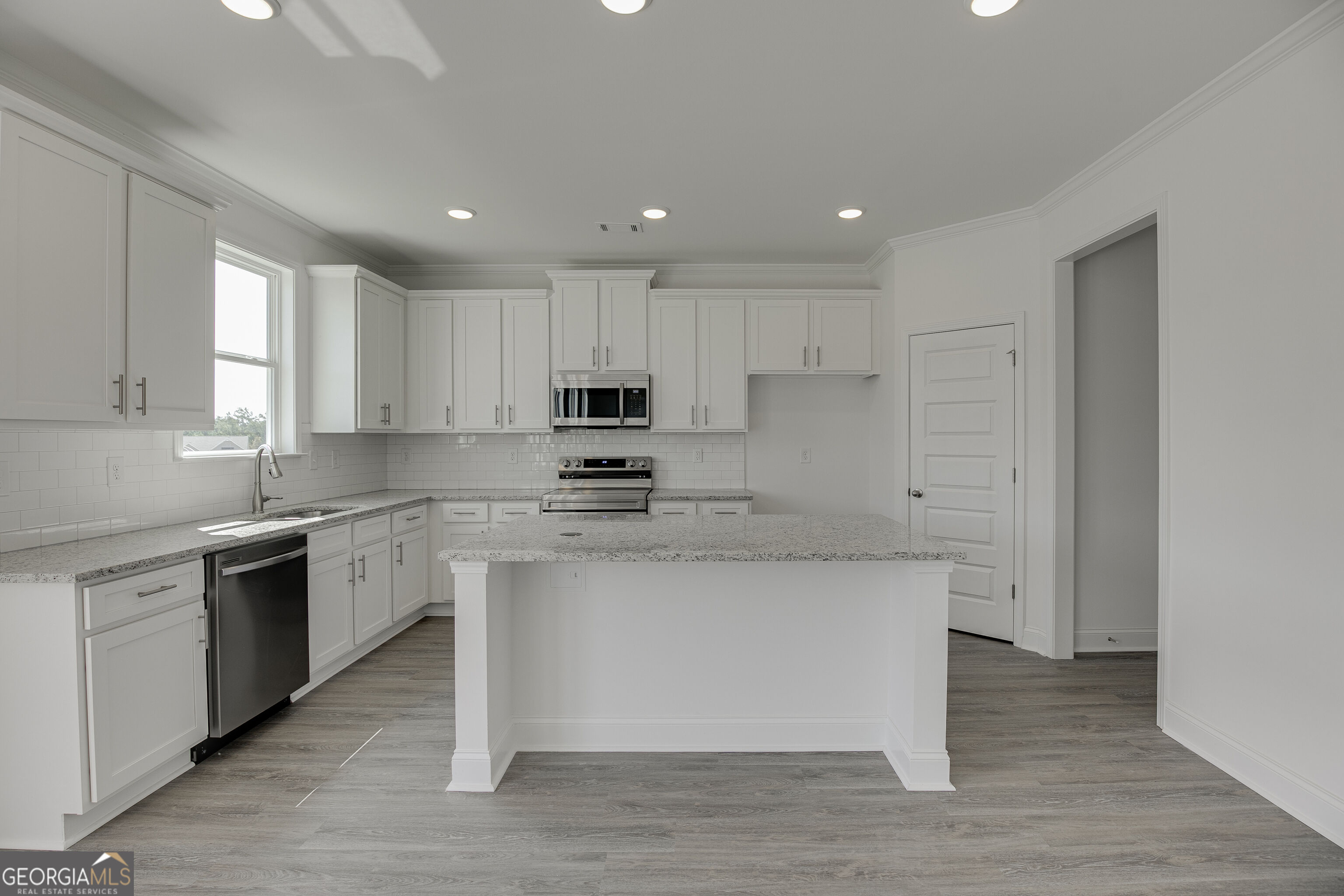 7240 Millbrae Walk Property Photo 15