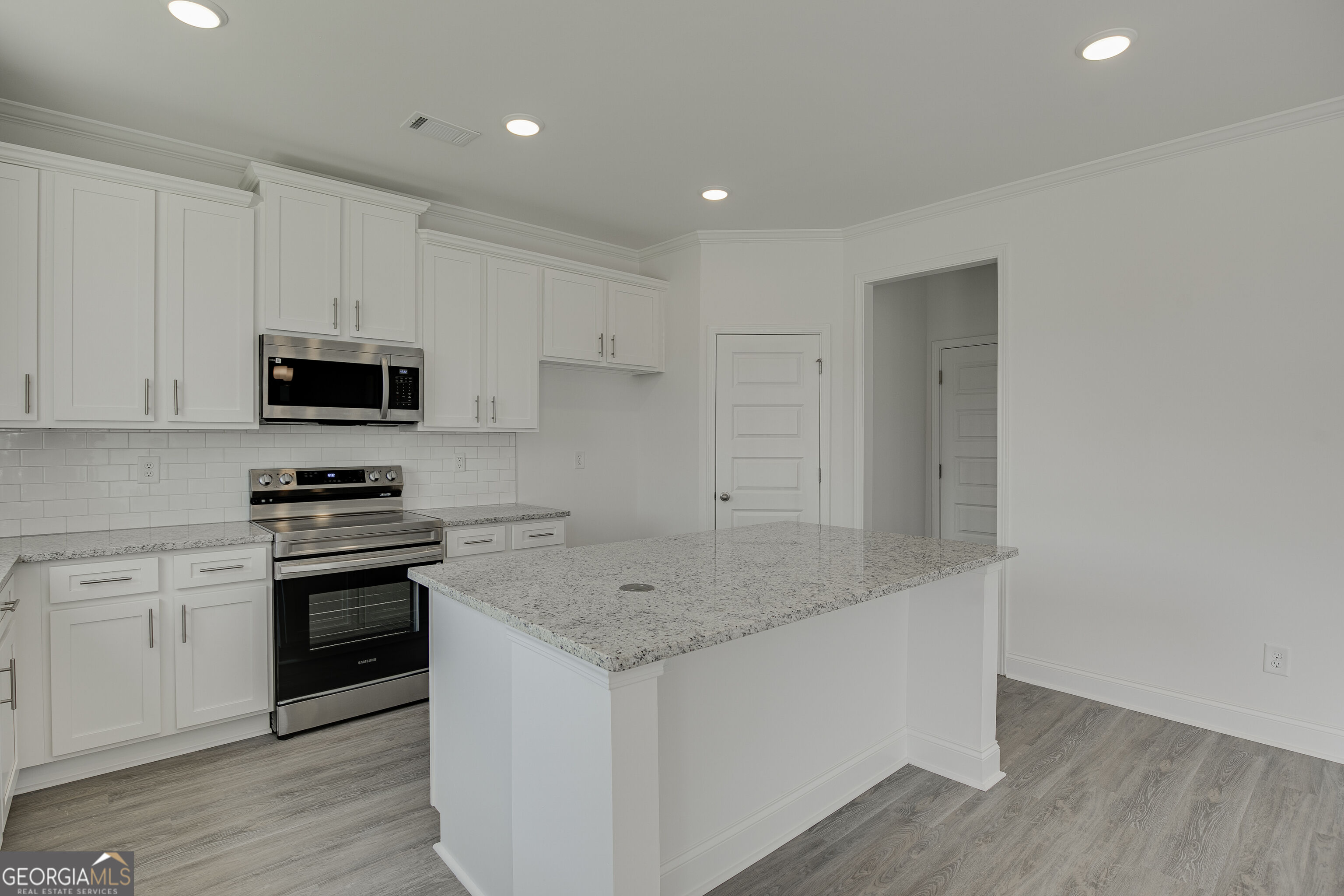 7240 Millbrae Walk Property Photo 16