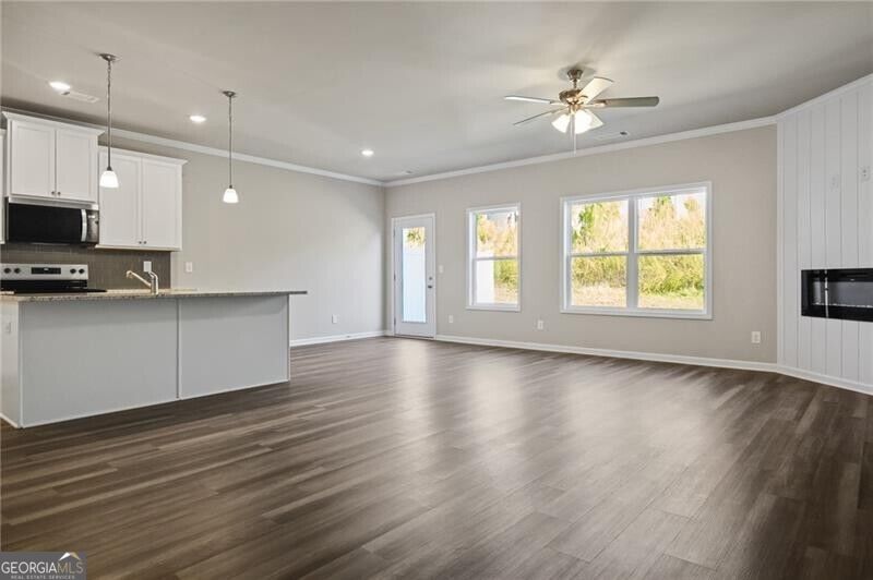 5274 Fox Den Road Property Photo 4