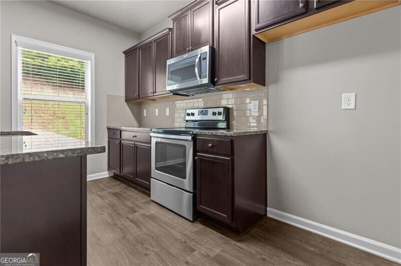 891 Walnut Woods Drive Property Photo 13